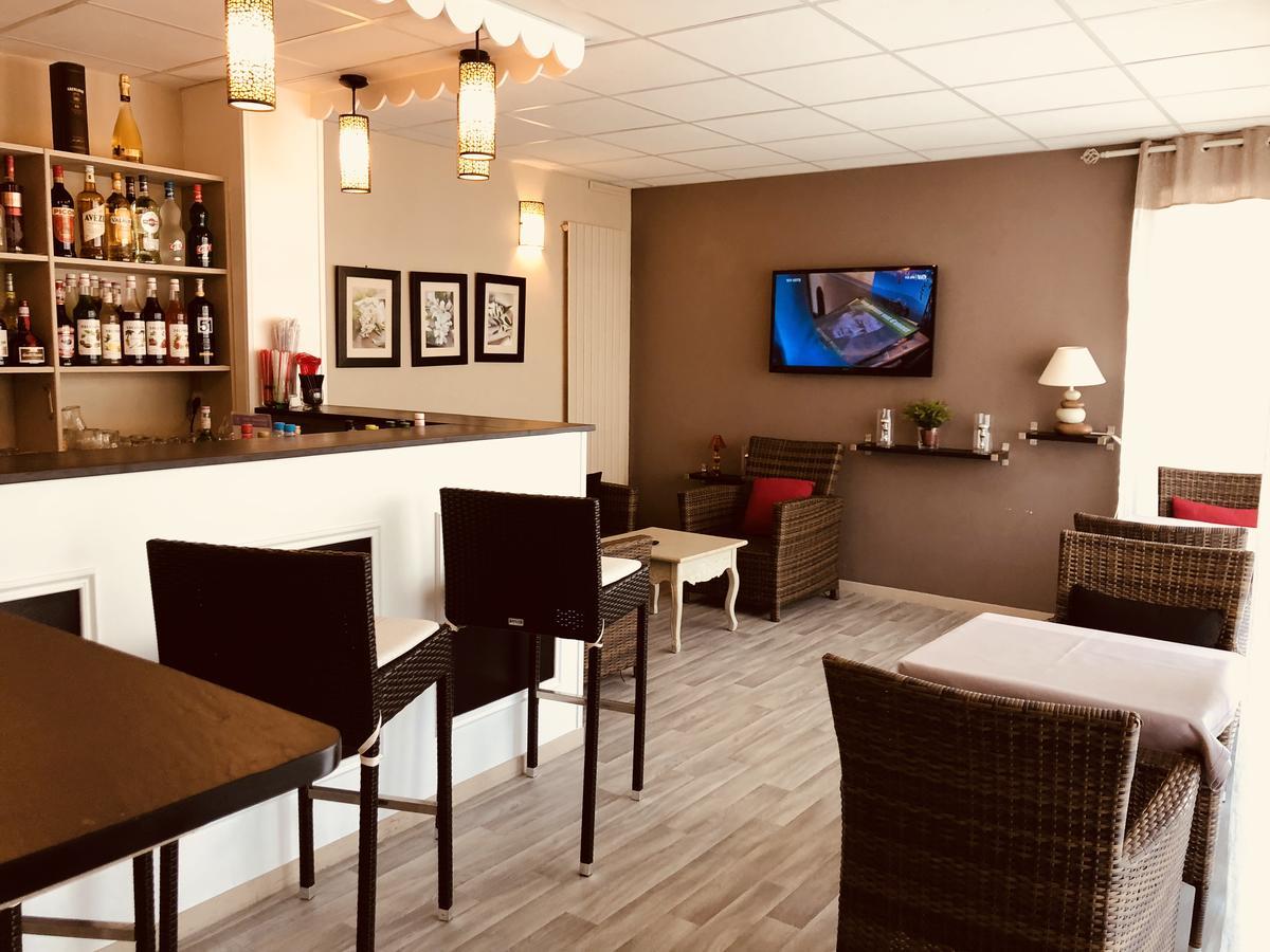 Hotel Au Relais Des Lilas Parthenay Εξωτερικό φωτογραφία